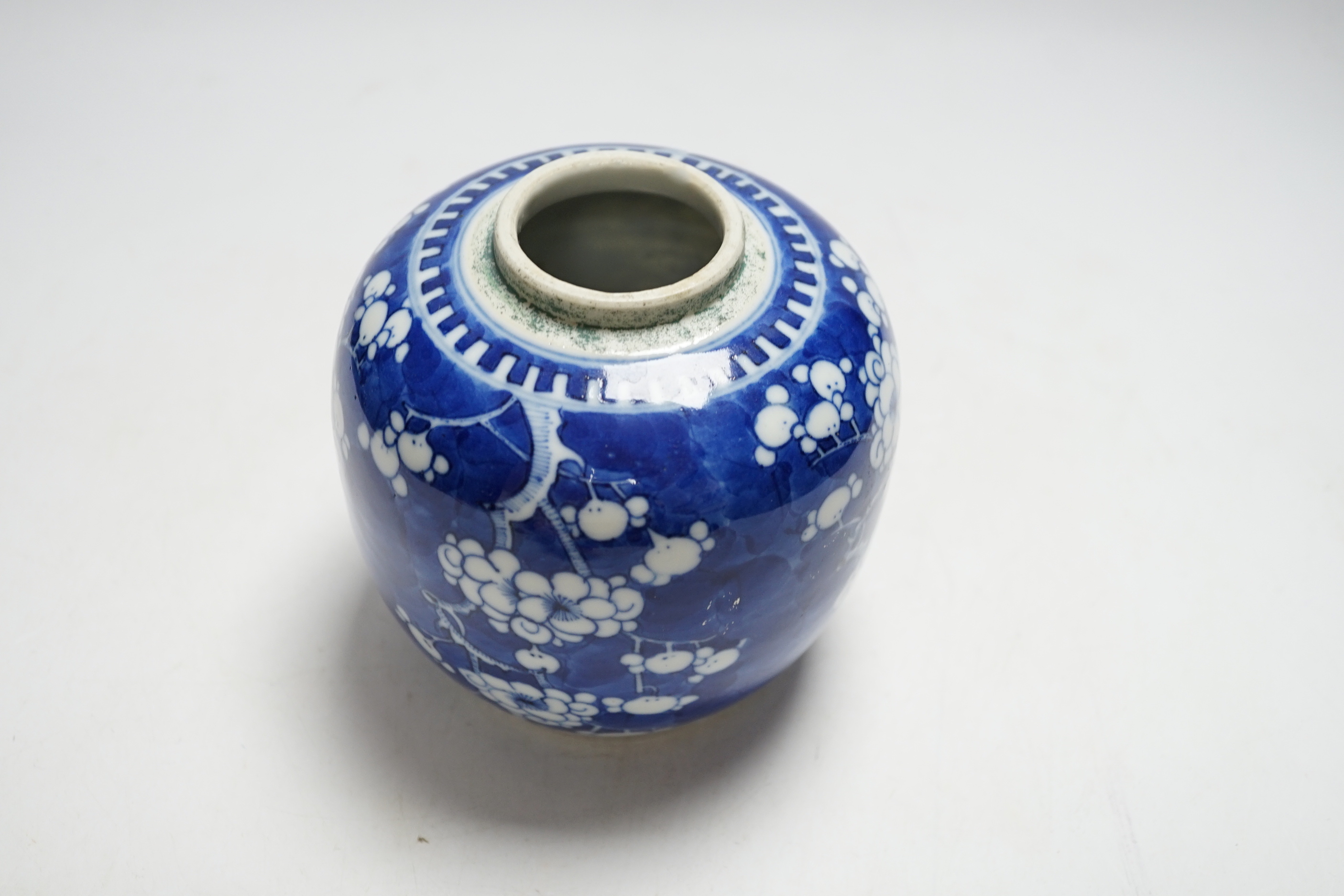 A Chinese blue and white prunus jar and cover, 14cm